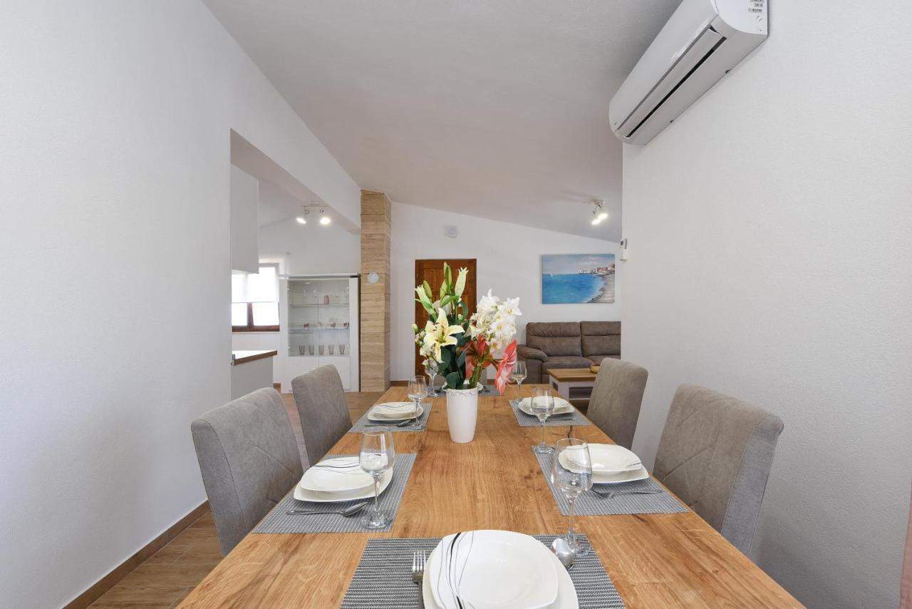 Apartman Magas With Private Pool Vinjerac Esterno foto