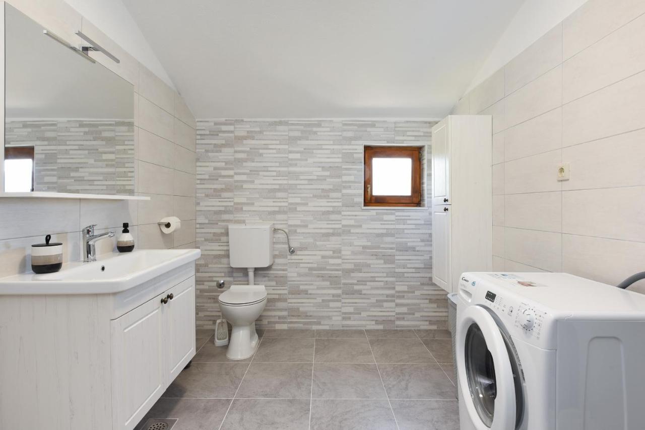 Apartman Magas With Private Pool Vinjerac Esterno foto