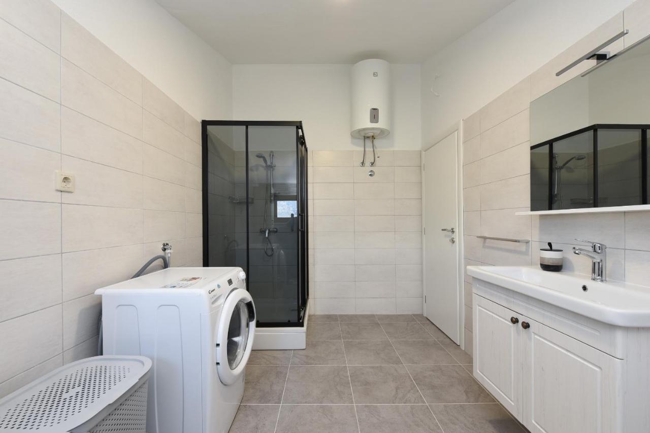 Apartman Magas With Private Pool Vinjerac Esterno foto